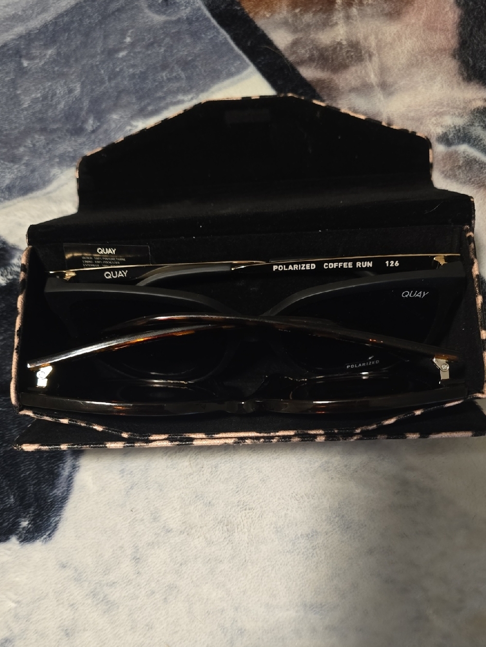 2 pair Quay Polarized Sunglasses - Black & Tortoiseshell with case that hold 2 - Picture 5 of 5